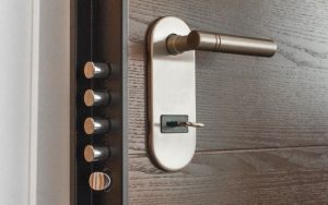 درب ضد سرقت توسط تکنسین ماهر برای افزایش امنیت